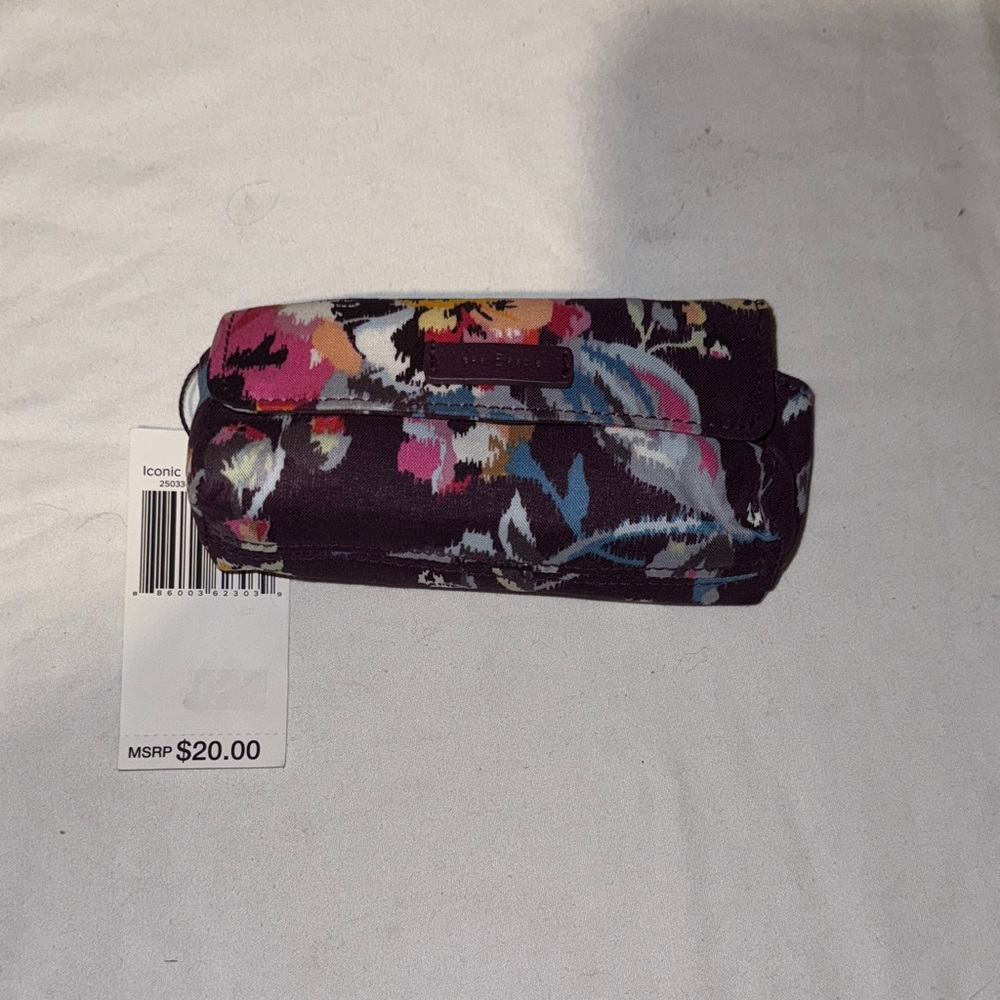 1 NEW Vera Bradley small make up bag
